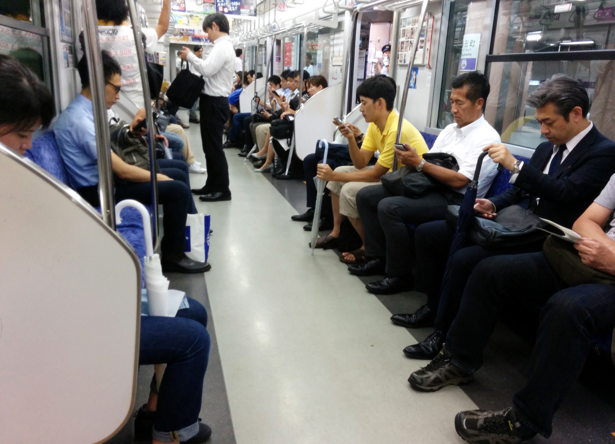 In der U-Bahn in Tokyo